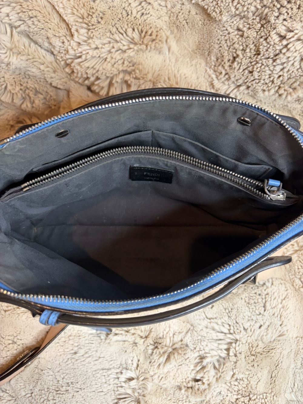 Fendi Blush Pebbled Leather Shoulder Bag with Blue Trim - Picture 4 of 10